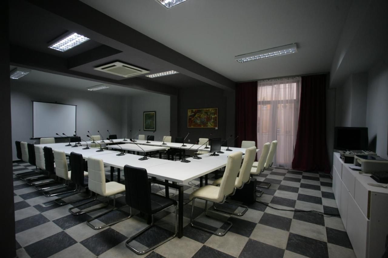 Отель Hotel Alexandar Lux Подгорица-30